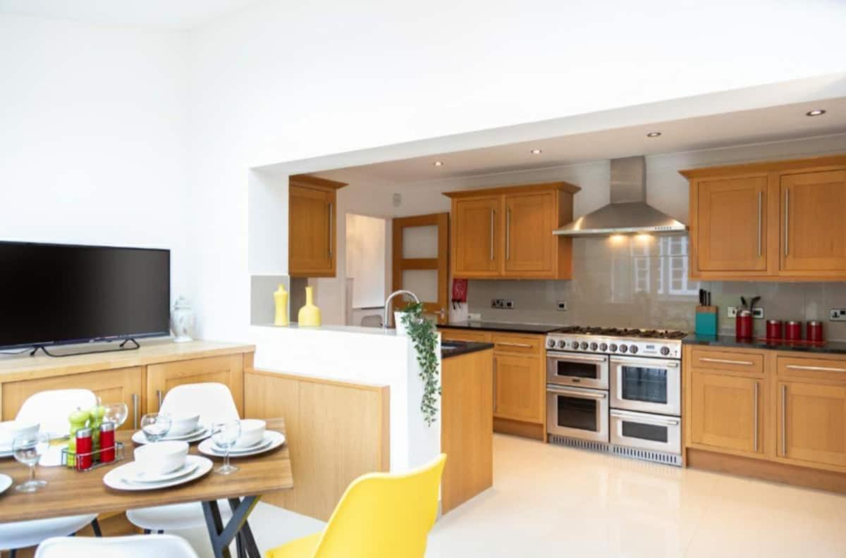 Central Ashford Stay - Contractors & Families Welcome - Free Parking מראה חיצוני תמונה